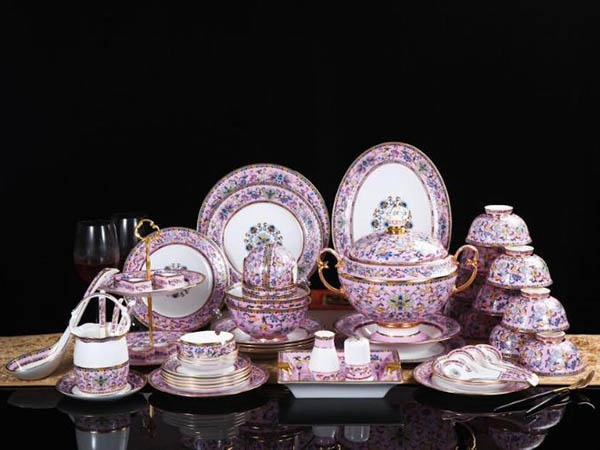 85頭粉紅琺瑯彩餐具￥16,800.00